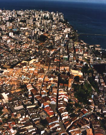 veduta aerea di Salvador de Bahia con il Pelourinho in primo piano